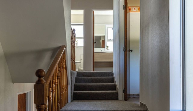 Escape to the Country. Family-sized farmhouse with cozy fire and tennis court.