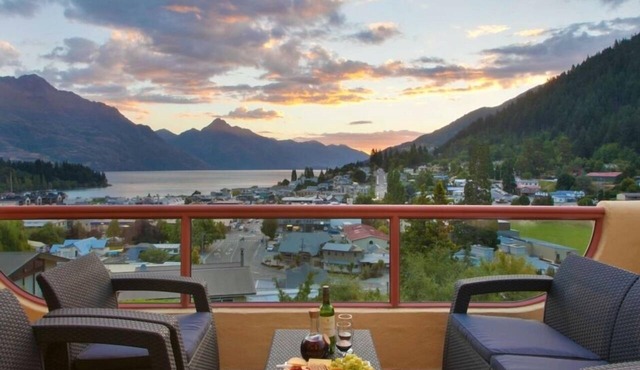 Expansive home in the Heart of Queenstown with Stunning Views. in Queenstown Hill