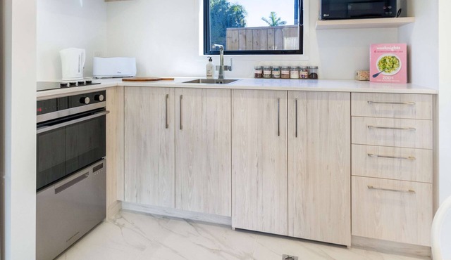 Experience Auckland - Fully Furnished 2BR Home in Auckland