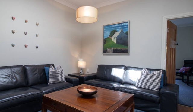 FABULOUS IN FITZROY COMFORTABLY SLEEPS TEN GUESTS