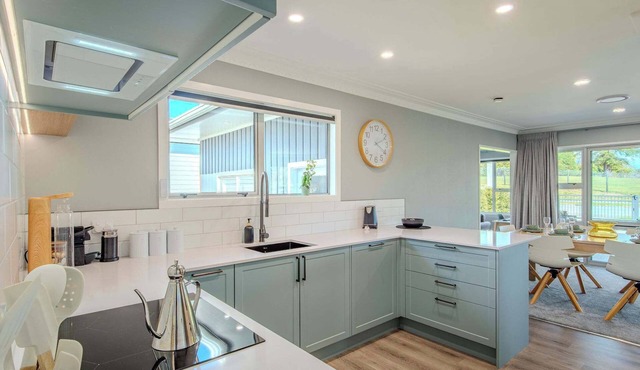 Fairway Views - Golf, Spa Pool, Sleeps 10