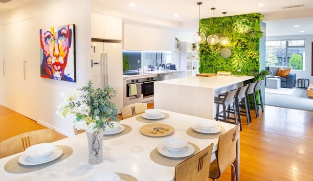 Family-Friendly | Spa, Games Room & Secure Parking in Christchurch