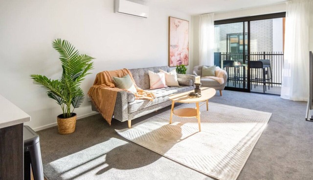 Family Home w/Garage & EV - Walk to Hagley Park in Christchurch