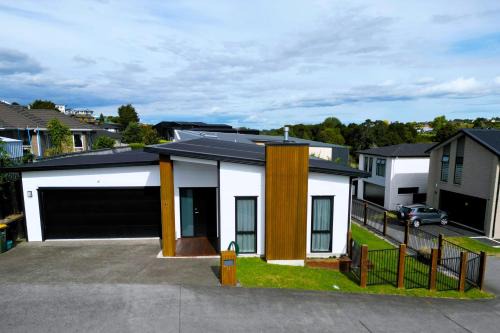 Flagstaff Luxe Haven with Four Bedrooms Retreat in Hamilton