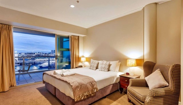 Floor-to-Ceiling Harbour Views On The Wharf