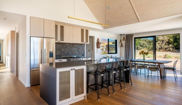 Four-Bedroom Alpine Retreat with Two Living Areas in Wanaka