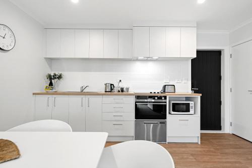 Frankton Villa Retreat - Central! in Hamilton