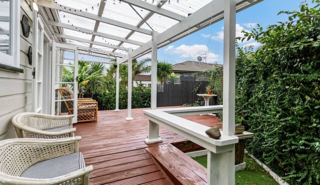 Fusion Family Retreat with Patio and Parking in Auckland