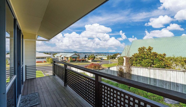 Getaway on Grove - Lake Taupo Holiday Home in Taupo