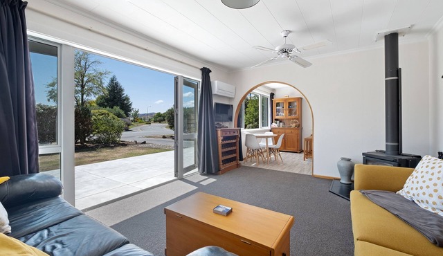 Getaway on the Green - Cromwell Holiday Home in Cromwell
