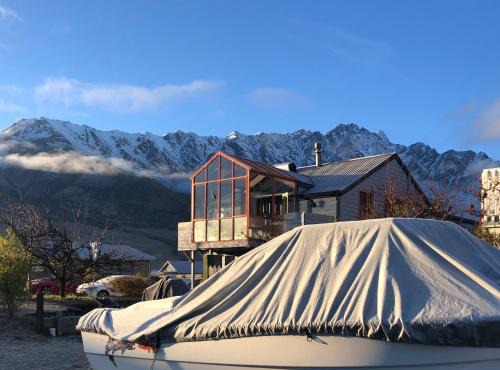 Glacier Blue House in Queenstown
