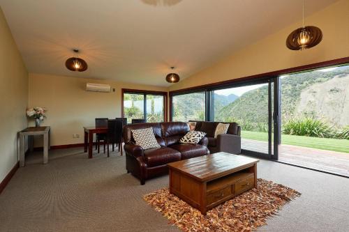 Glencree Luxury Chalets in Oaro