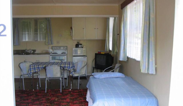 Glowworm Motel in Hangatiki