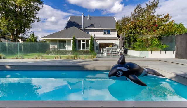 Grand 5BR Villa in Fendalton - Walk to Hagley Park in Christchurch