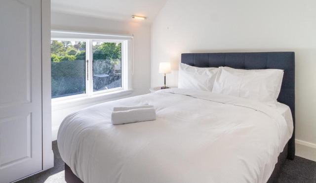Grand 5BR Villa in Fendalton - Walk to Hagley Park in Christchurch