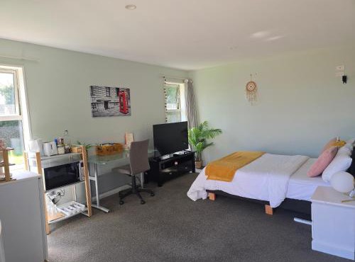Great Price for Master Ensuite with Garden View in Christchurch