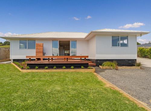 Greenhills Charmer - Coromandel Town Holiday Home in Coromandel