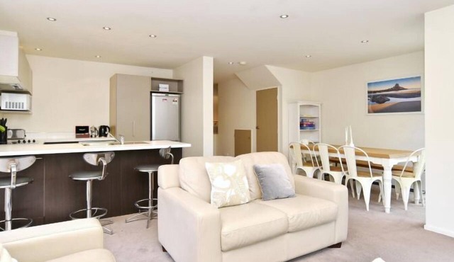 Hagley Apartment-Upmarket Apart. w/Private Courtyard -Right Next to Hagley Park in Christchurch