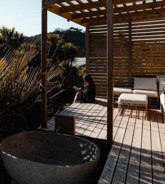 Hahei Tiny Home - Outdoor Bath in Hahei