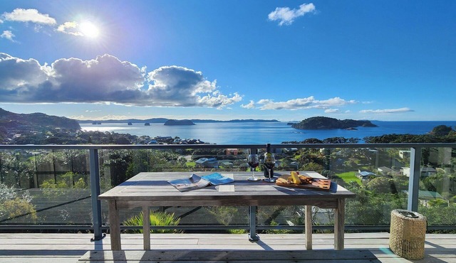 Hahei Vista - the best views you can find! Quiet part of town.