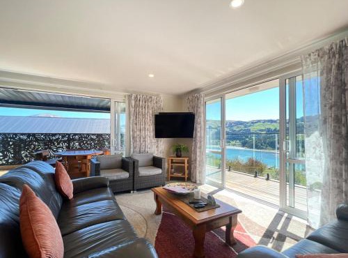 Harbour View - 3 Bedroom Retreat in Akaroa