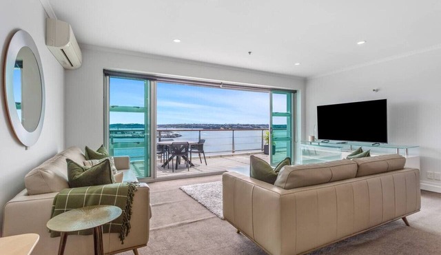 Harbour Views & Space for Four on Princes Wharf in Auckland