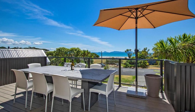 Harnifin - Langs Beach Holiday Home in Waipu