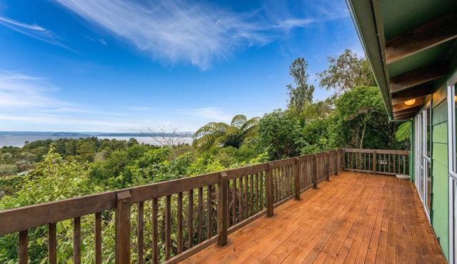 Hauraki Haven - Lake Taupo Holiday Home in Omori