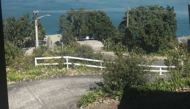 Heaven on a Hill, 3 brm house, 180 degree sea view, nearby estuary & Ocean beach in Coromandel