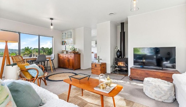 Henderson Hideaway Gateway to Western Bays in Auckland
