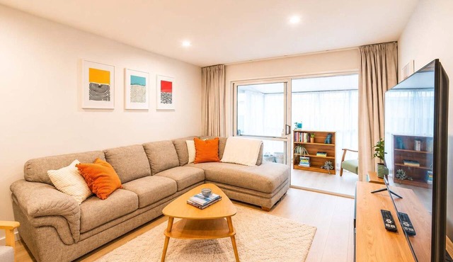 Hereford Haven 2BR w Parking | Near CBD & Stadium in Christchurch