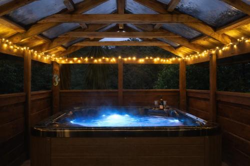 Hill Top Hideaway - Self Contained Guest Suite with Private Spa
