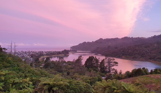 Hill top sanctuary Whangamata