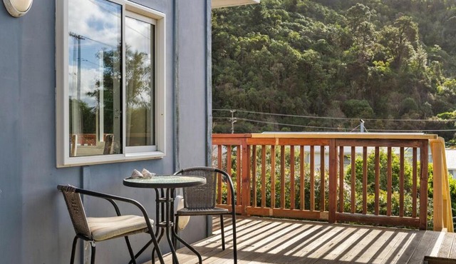Hillside Retreat 2BR Home with Views & Parking in Picton