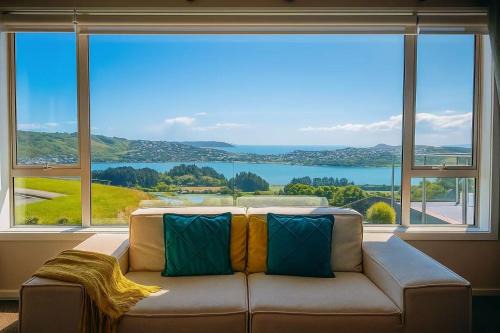 Hilltop Ocean Hideaway - Aotea Wellington in Wellington