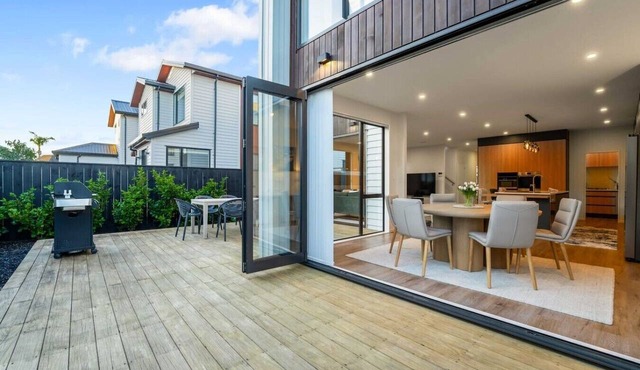 Hobsonville Family 5BR Sanctuary with Waterviews
