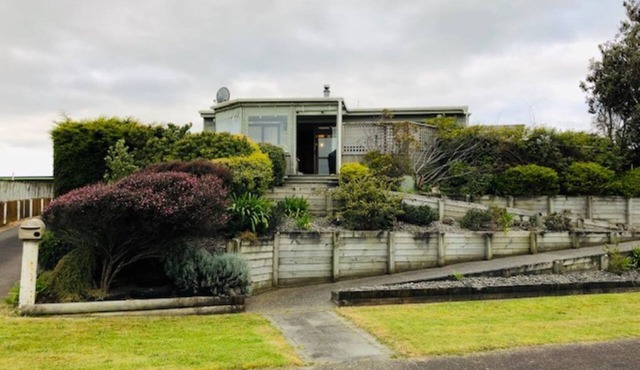 Holiday House with additional Sleepout to Rent Separately