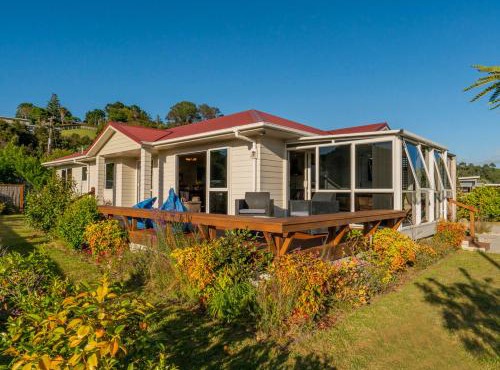 Home Base - Cooks Beach Holiday Home in Cooks Beach