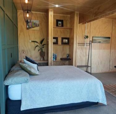 Hosts on the Coast Estuary Views Studio in Whangamata