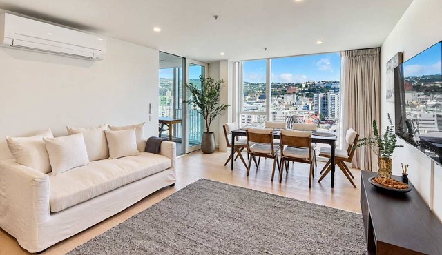 Hyde Lane Stay - 3BR with Pool, Gym & Views in Wellington