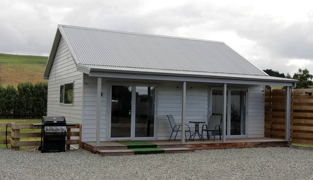 Idyllic Cottage Rental for Romantic Getaway in Gore, New Zealand in Gore