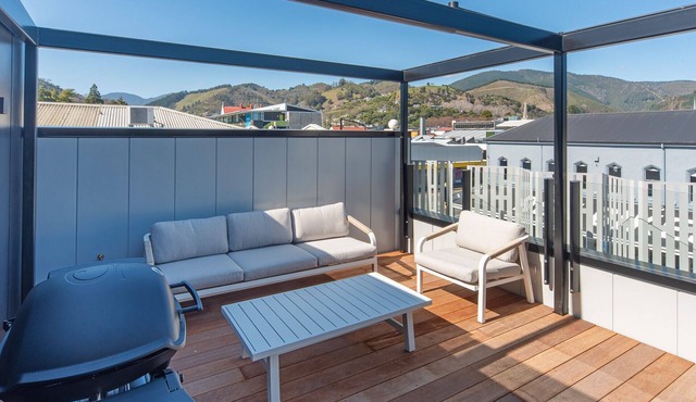Inner City Apartment 4 with Rooftop Balcony in Nelson