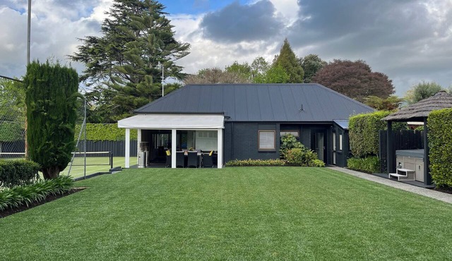 INNER CITY RETREAT 5 minutes walk from the CBD & Claudelands Events Centre in Hamilton