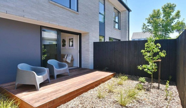 Innes Rd Parkside - Modern 3-Bedroom Townhouse - St Albans | Queen Beds | Garage | Outdoor Living in Christchurch