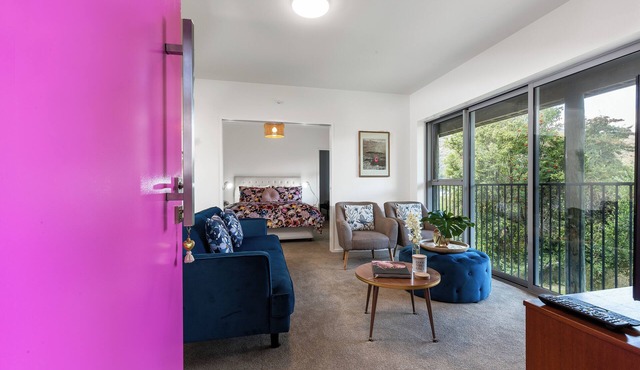 InnThePink-Brand new Apartment on Lake Edge in Queenstown