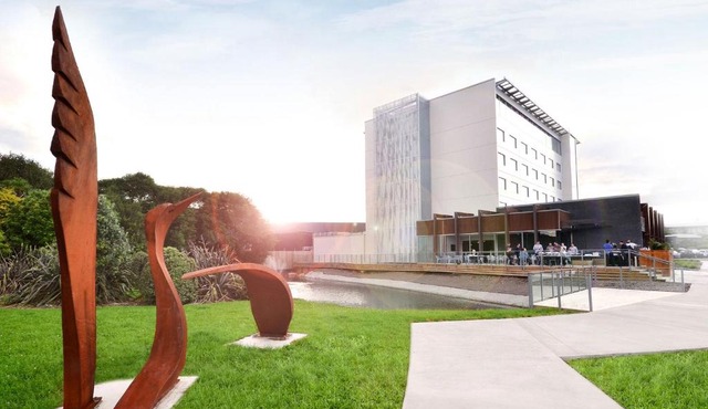 JetPark Auckland Airport Hotel
