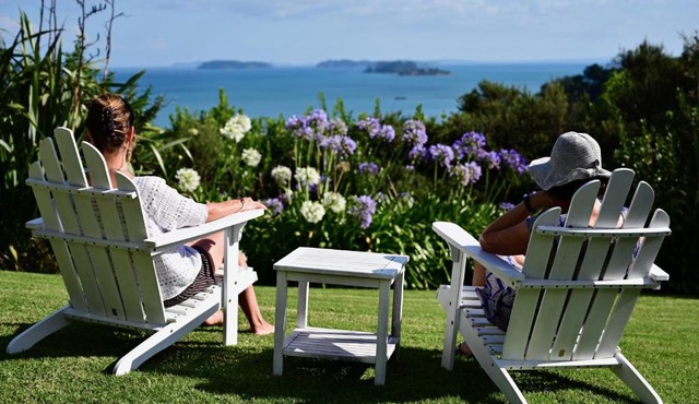 Kākā Ridge Retreat Luxury Cottage in Auckland