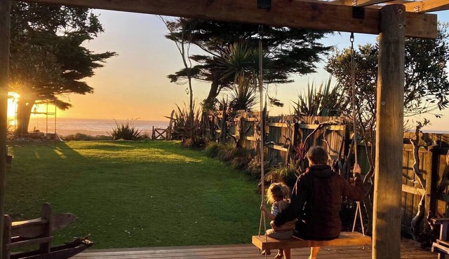 Kahu's Nest - Absolute Beachfront Retreat in Hokitika