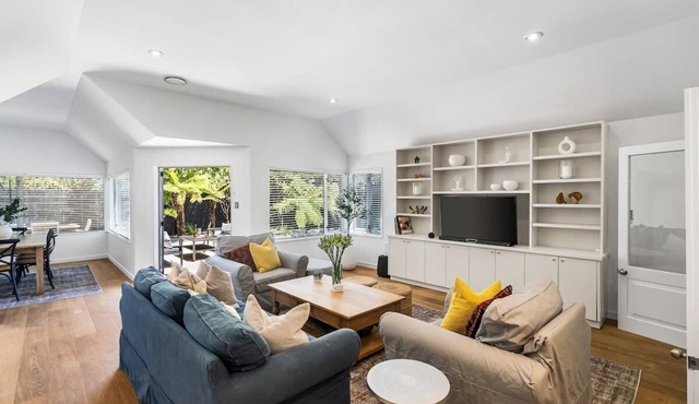 KaleidoNook | 3BR + Parking + Private Yard in Christchurch