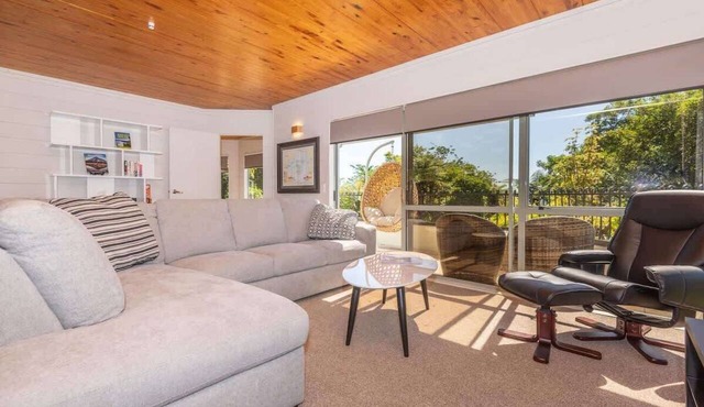 Kawaha Point Gem - Lake Views, Sleeps 8